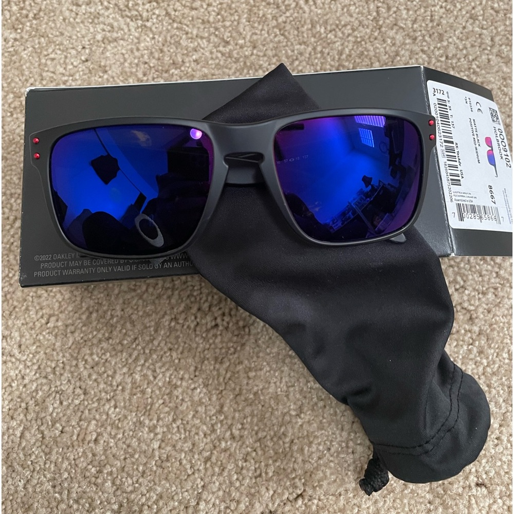 NIB Oakley Holbrook Sunglasses